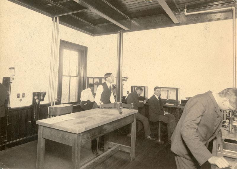 Physics class in the Main building.
