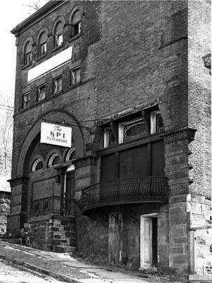 Exterior street-level view of entrance to Old Rensselaer Gymnasium (date unknown)