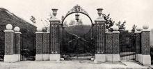 The original Tillinghast Gate, as viewed from Sage Avenue (date unknown)