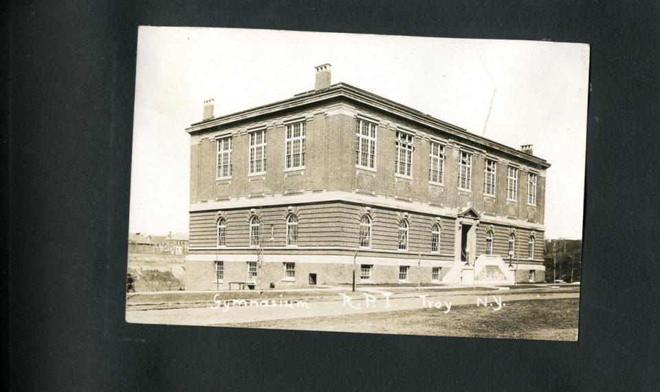 '87 Gymnasium