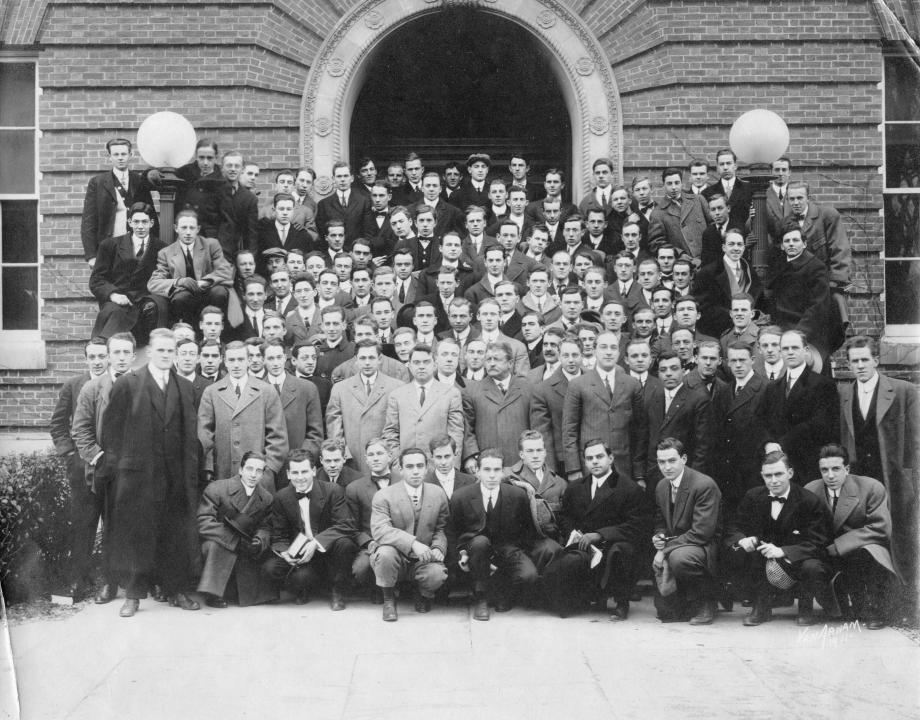 Black and white photo of the Class of 1913 outside of a building